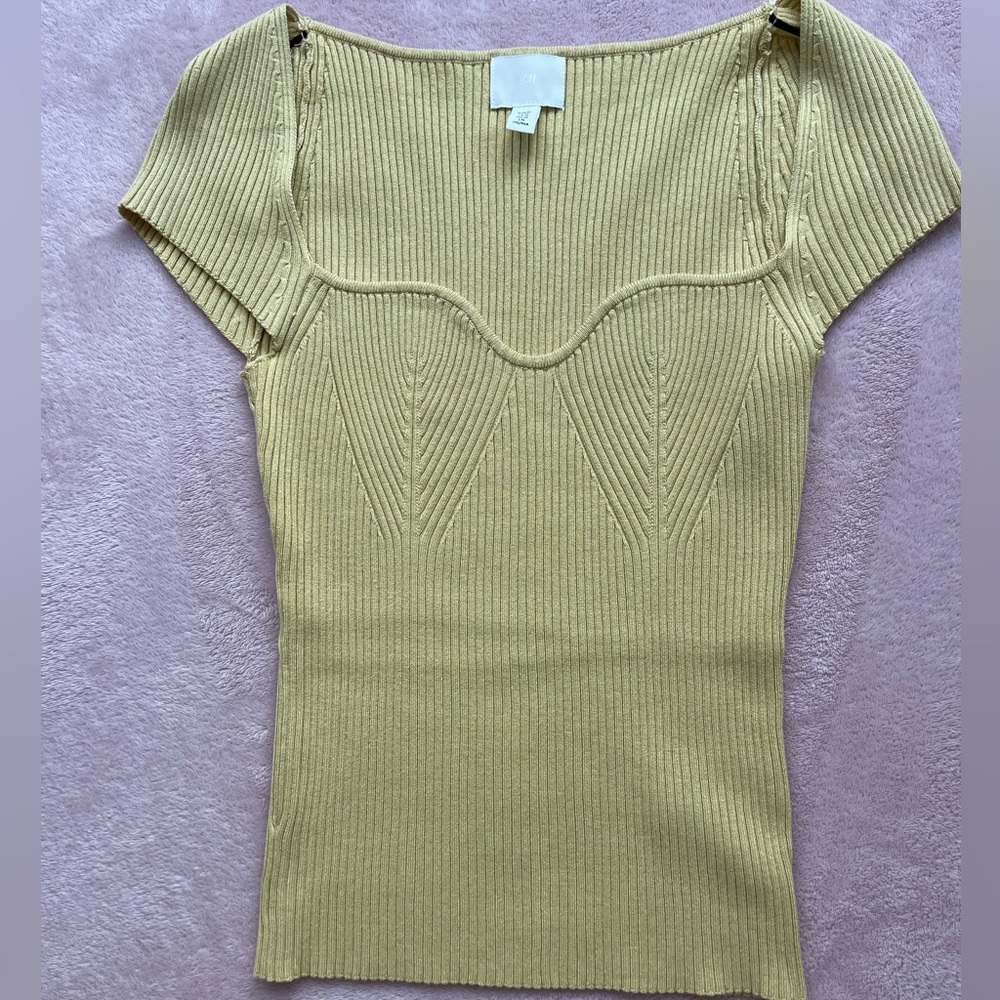 H&M short sleeve knit top
